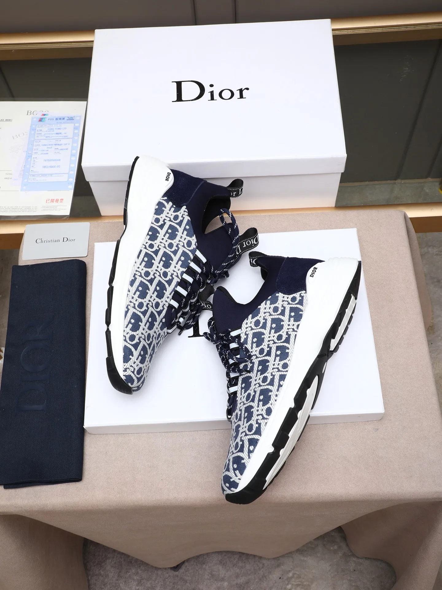 Men's shoes 💰440 💰Dior [Dior] 😘😘High-end series of casual men's shoes, simple and elegant👍👍👍The upper is made of first-layer genuine leather spliced ​​with Dior's special material [sun][sun]; imported first-layer sheepskin lining; special outsole, wear-resistant, lightweight, the overall design is harmonious and unified without lacking personality 👣🌟✨You deserve it! 3 colors😍Sizes 38~44. (45 custom-made) The picture above is a big seller🔥🔥🔥